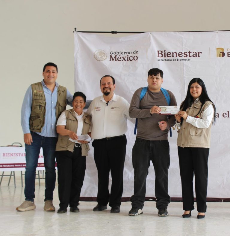 Entrega Gobierno Federal apoyos a jóvenes regiomontanos