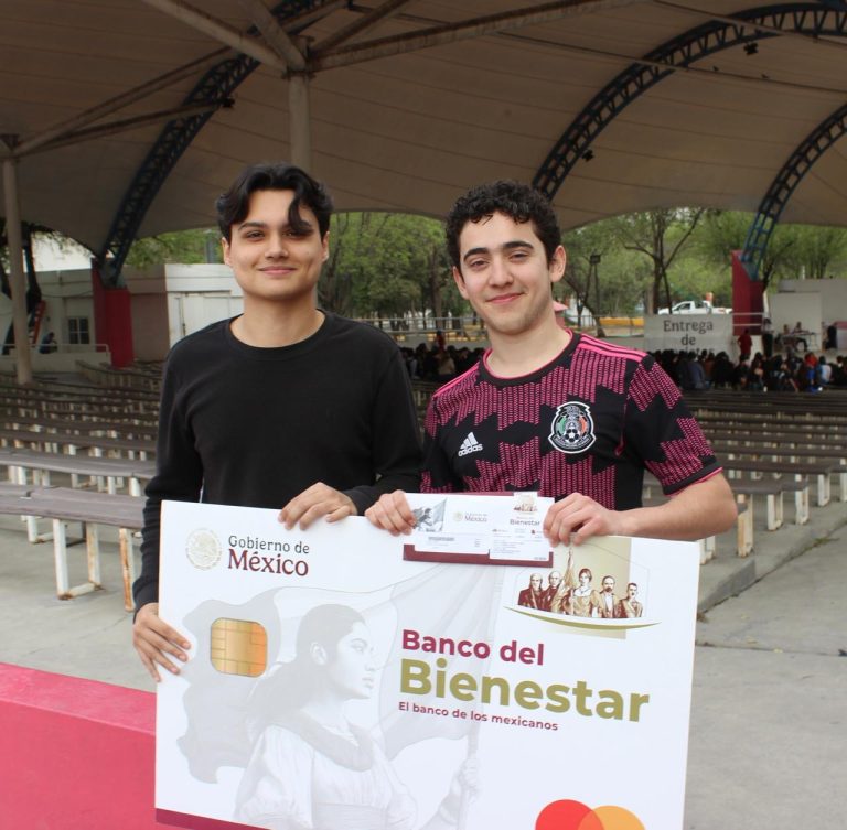 Gobierno Federal entrega tarjetas del programa Jóvenes Construyendo el Futuro en Nuevo León