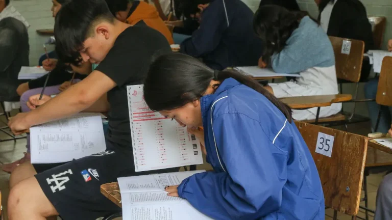 Más de 300 mil estudiantes se inscriben al nuevo modelo “Mi derecho, mi lugar” para bachillerato
