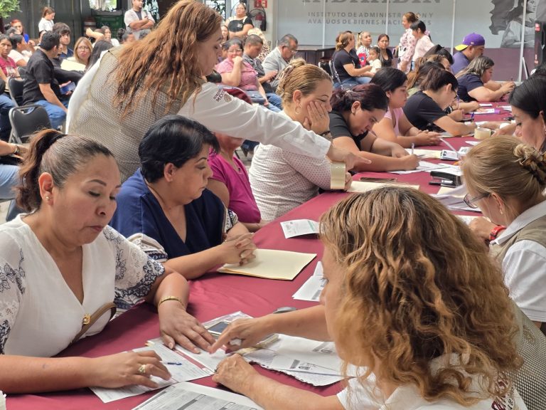 Entrega Gobierno Federal tarjetas a escuelas de Nuevo León