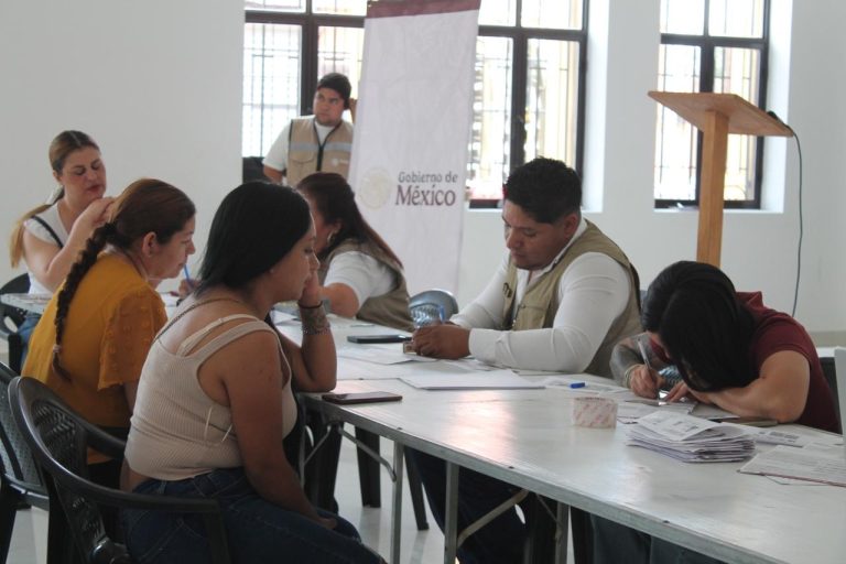 Entrega Gobierno Federal tarjetas a escuelas de Sabinas Hidalgo, Nuevo León