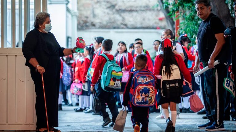 Incertidumbre en el calendario escolar: Sheinbaum aclara que el fin de clases anticipado no es definitivo