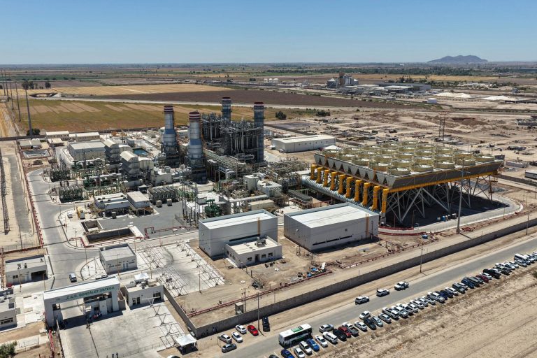 Sheinbaum anuncia inversión de 244 mil millones de pesos para reforzar la red eléctrica nacional