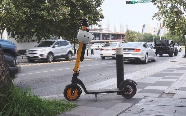 Piden regular scooters eléctricos en Monterrey tras gasto en publicidad de Félix Arratia